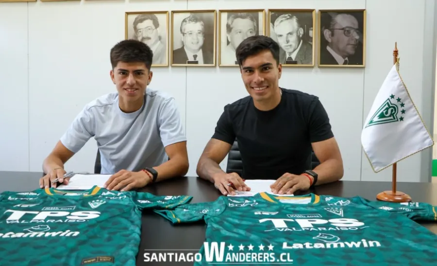 Cristóbal y Martín Villarroel, hijos de Moisés Villarroel. (Foto: Santiago Wanderers).