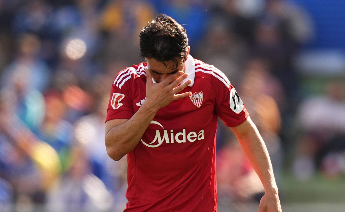 La declaración de Almeyda que sonó a condena para Suazo en el Sevilla: “Todo el mundo quiere que…”