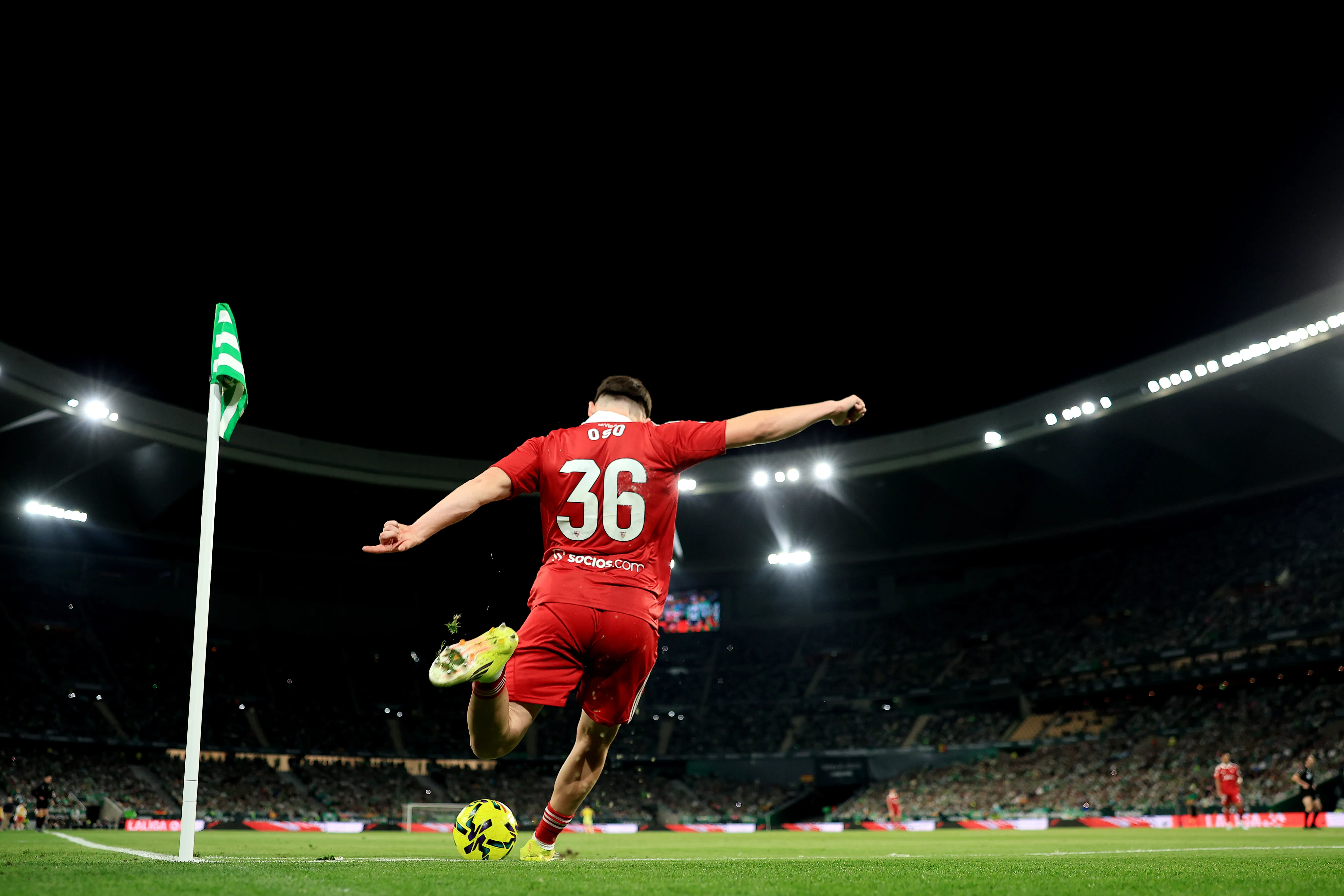 Oso también tuvo minutos en el derbi de Andalucía ante el Betis. (Fran Santiago/Getty Images).