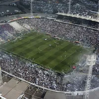 Insólito procedimiento policial interrumpe práctica de Colo Colo