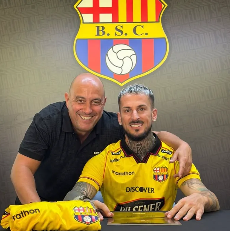 Darío Benedetto en su presentación como delantero del Barcelona.