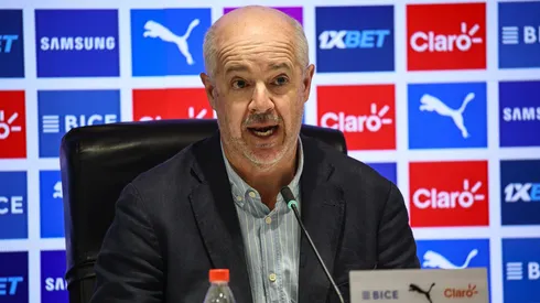 Guarello en picada contra el "Chiqui" Tagle.