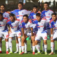 Formación confirmada de la U: un polémico y debutante cambio