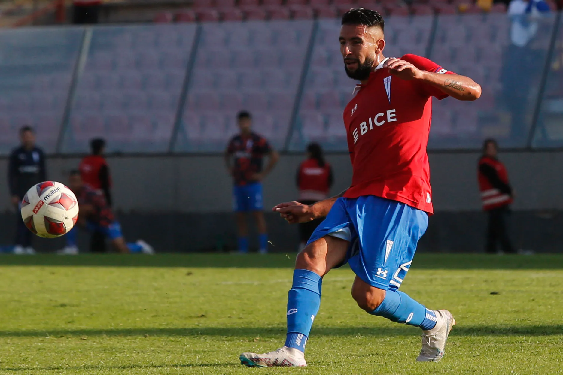 Mauricio Isla está como agente libre tras su salida de Colo Colo. (Juan Eduardo Lopez/Photosport).