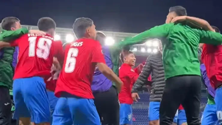 La barra de Wanderers celebra su llegada a la final.