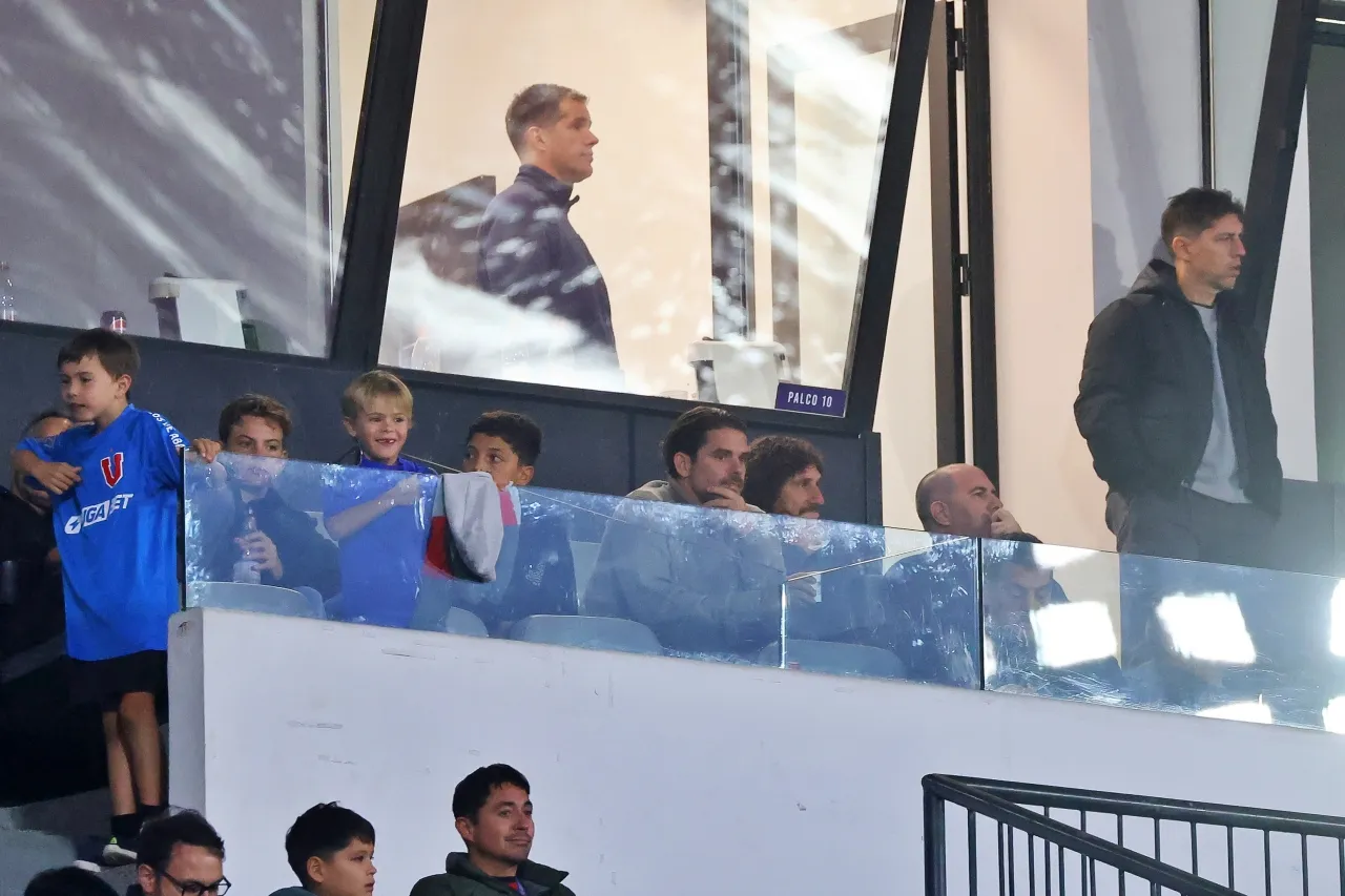 Fernando Gago, nuevo técnico en U de Chile, vio el juego desde un palco del Estadio Nacional (Photosport)