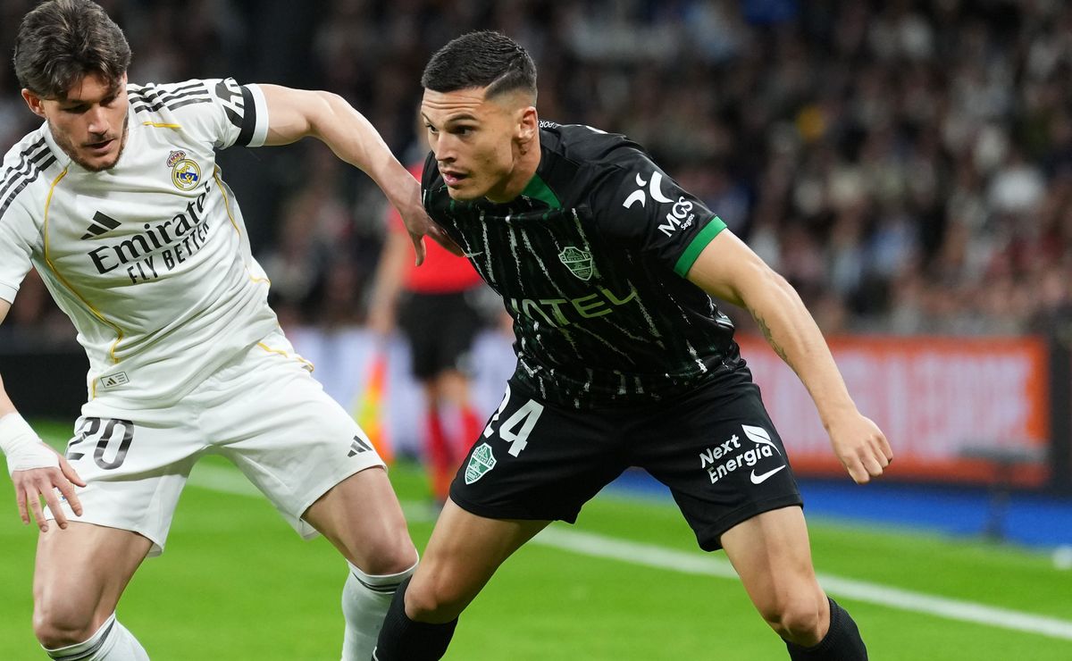 Con Dituro de titular y Cepeda en la banca: el Elche se aleja del descenso en LaLiga