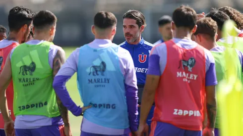 Fernando Gago en su primera charla con el plantel de la U.