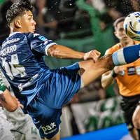 En Racing prefieren hacer jugar a un lesionado que a Damián Pizarro