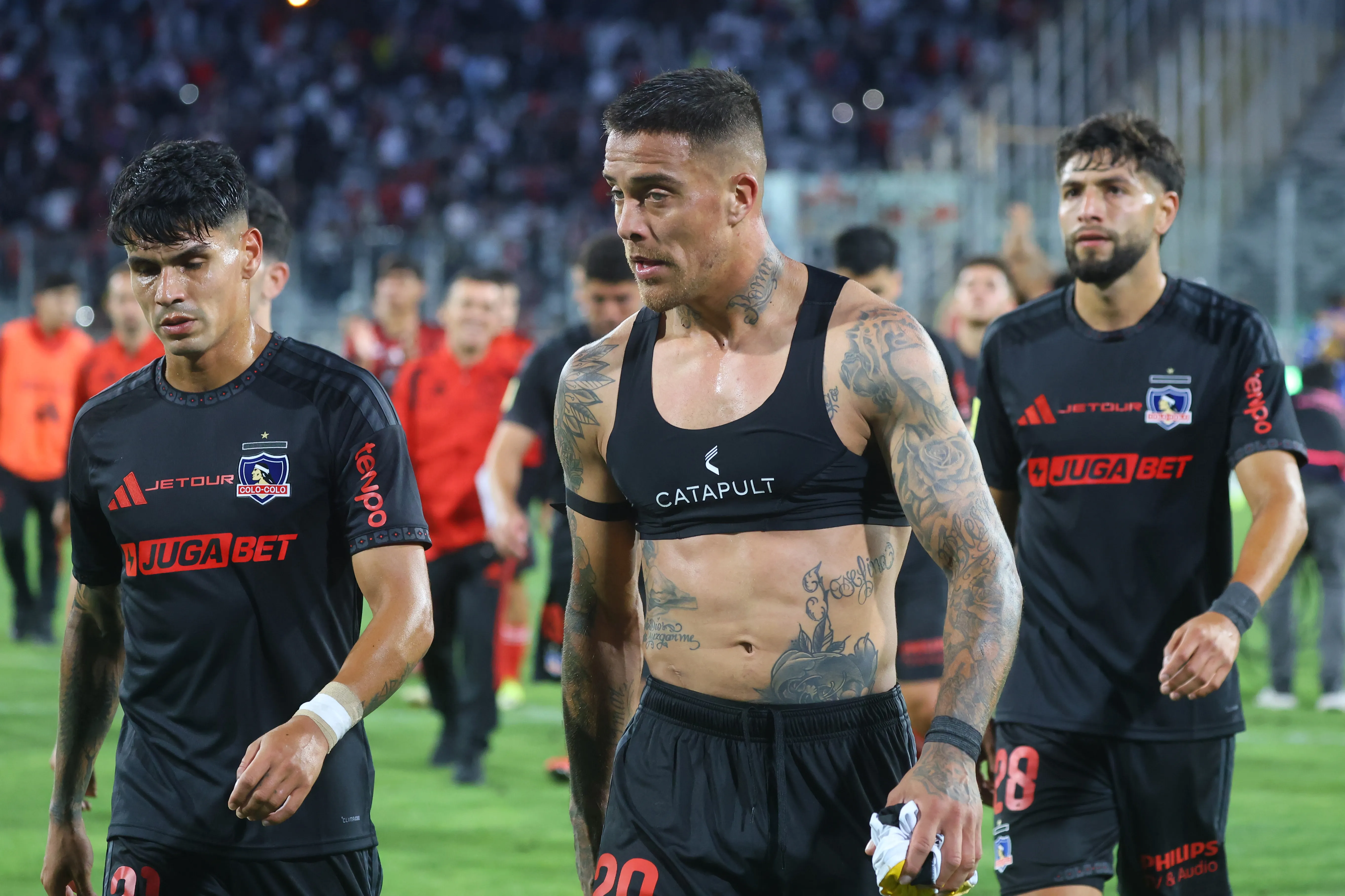 Javier Méndez en la mira de la crítica de los hinchas de Colo Colo. Foto: Jonnathan Oyarzun/Photosport