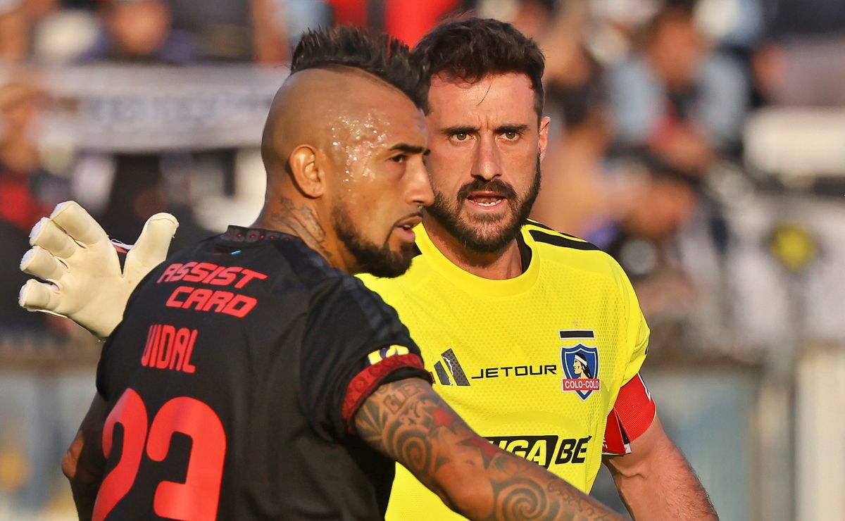 Vidal dice lo que muchos hinchas de Colo Colo piensan de Fernando de Paul: “Un arquero de…”