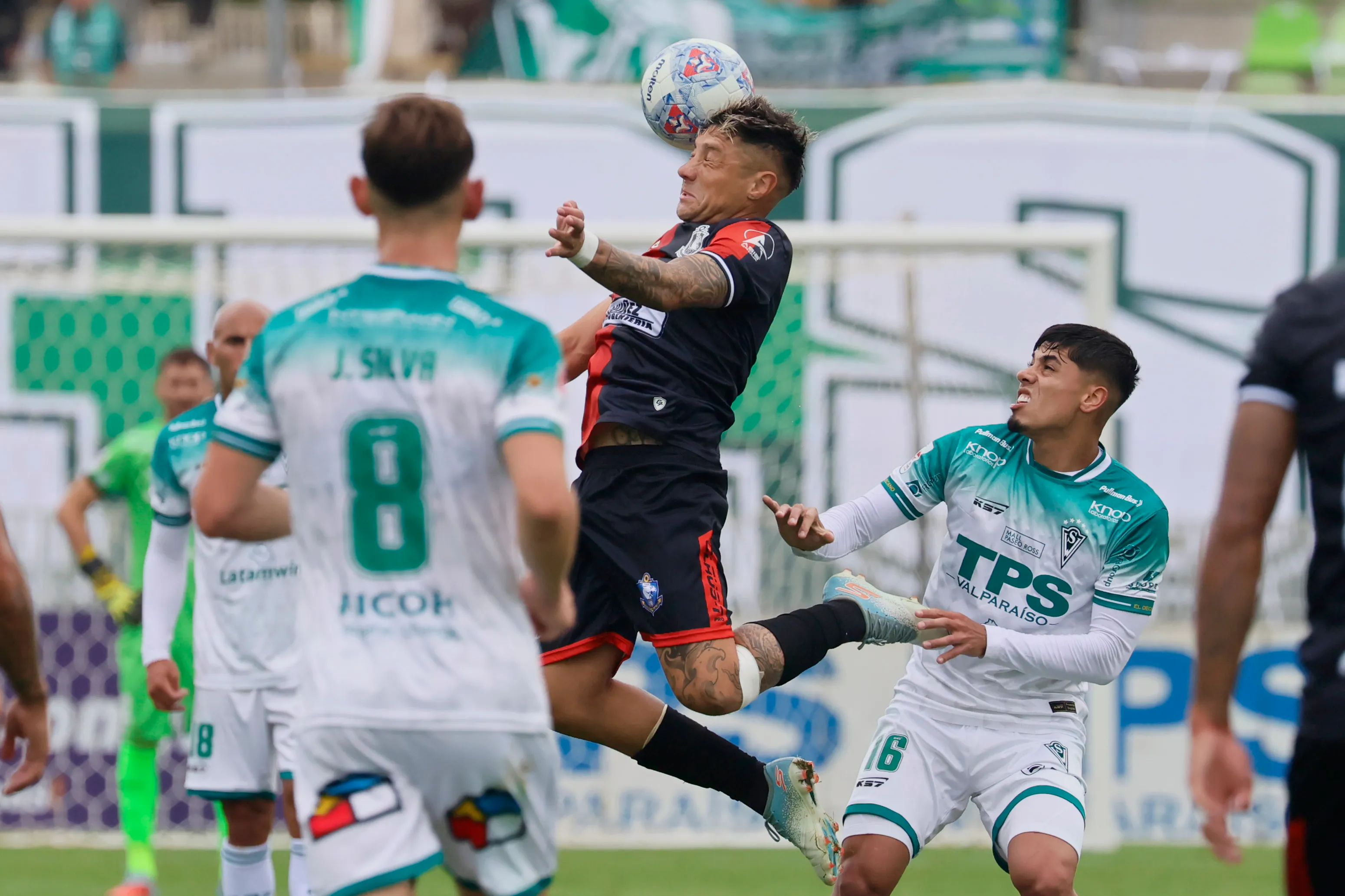 Santiago Wanderers y Antofagasta animaron un partidazo en Valparaíso. Foto:  Sebastian Cisternas/Photosport
