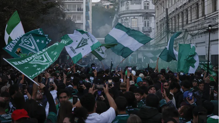 Los hinchas de Wanderers celebraron en Valparaíso.