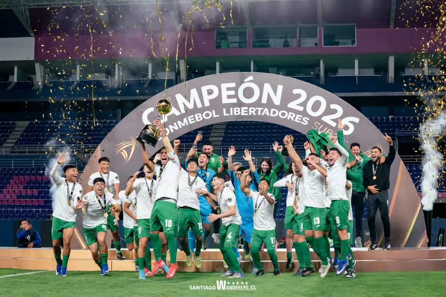 Elías Figueroa festejó y hasta motivó a Santiago Wanderers a demostrar por qué son campeones de Copa Libertadores Sub 20. Foto: S. Wanderers.
