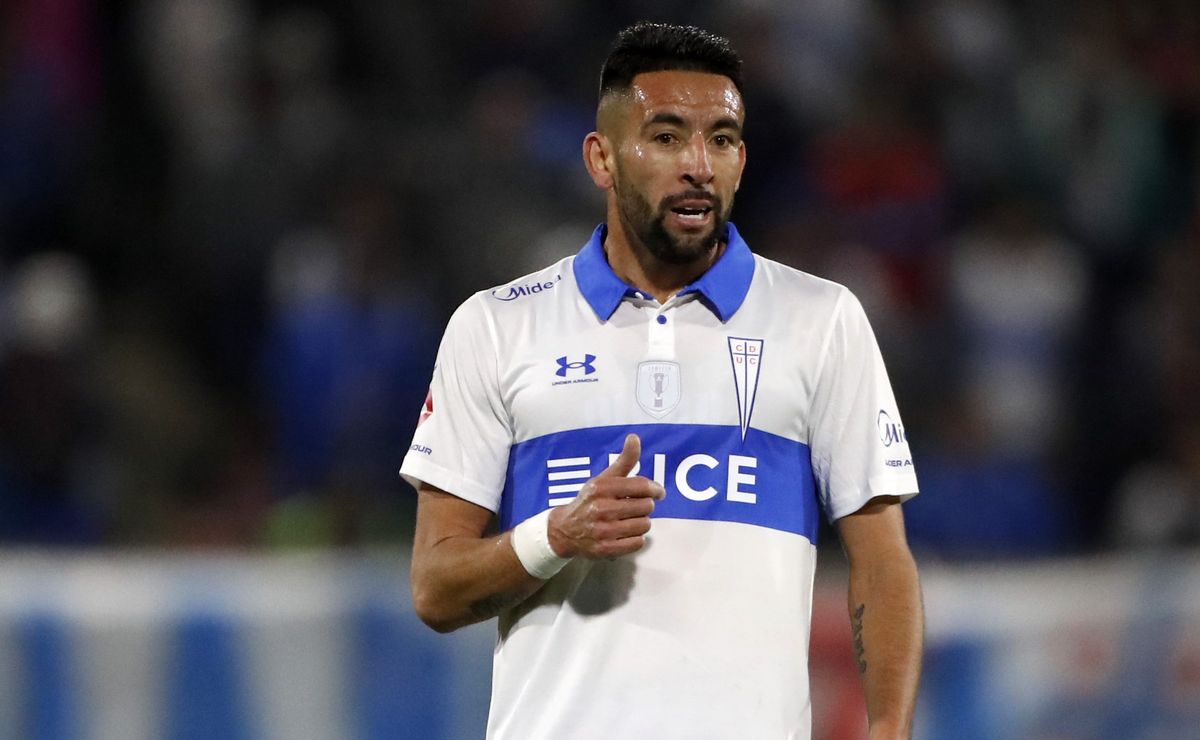 El conflicto que alejaría a Mauricio Isla de U Católica: “Fuertes roces con jugadores y referentes”