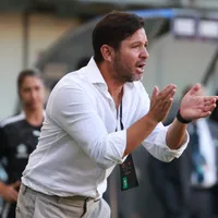 Fue el primer DT echado el año pasado y es líder en 2026: "Una carrera de..."