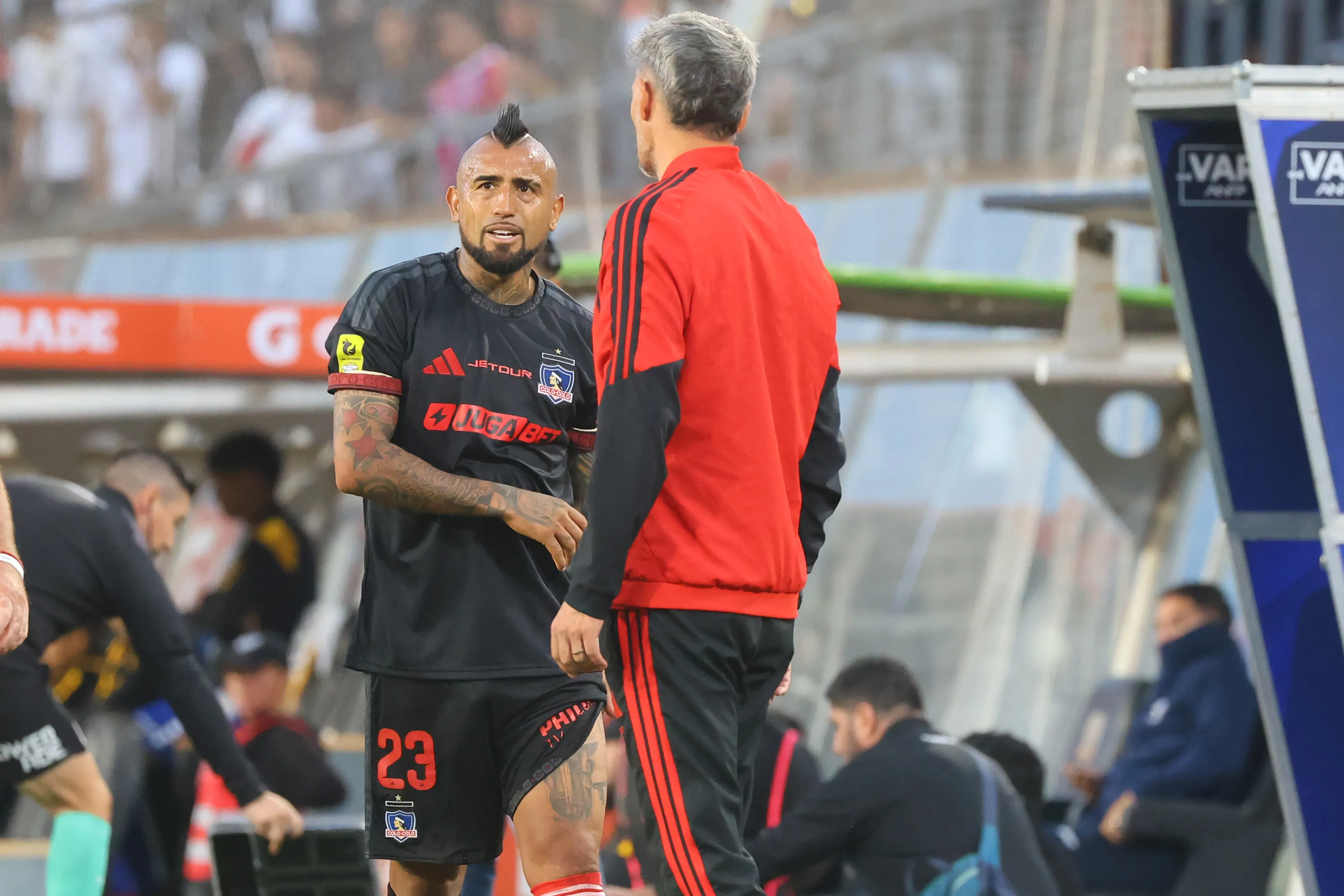 Arturo Vidal se lesionó y Colo Colo le busca reemplazante. Foto: Photosport.
