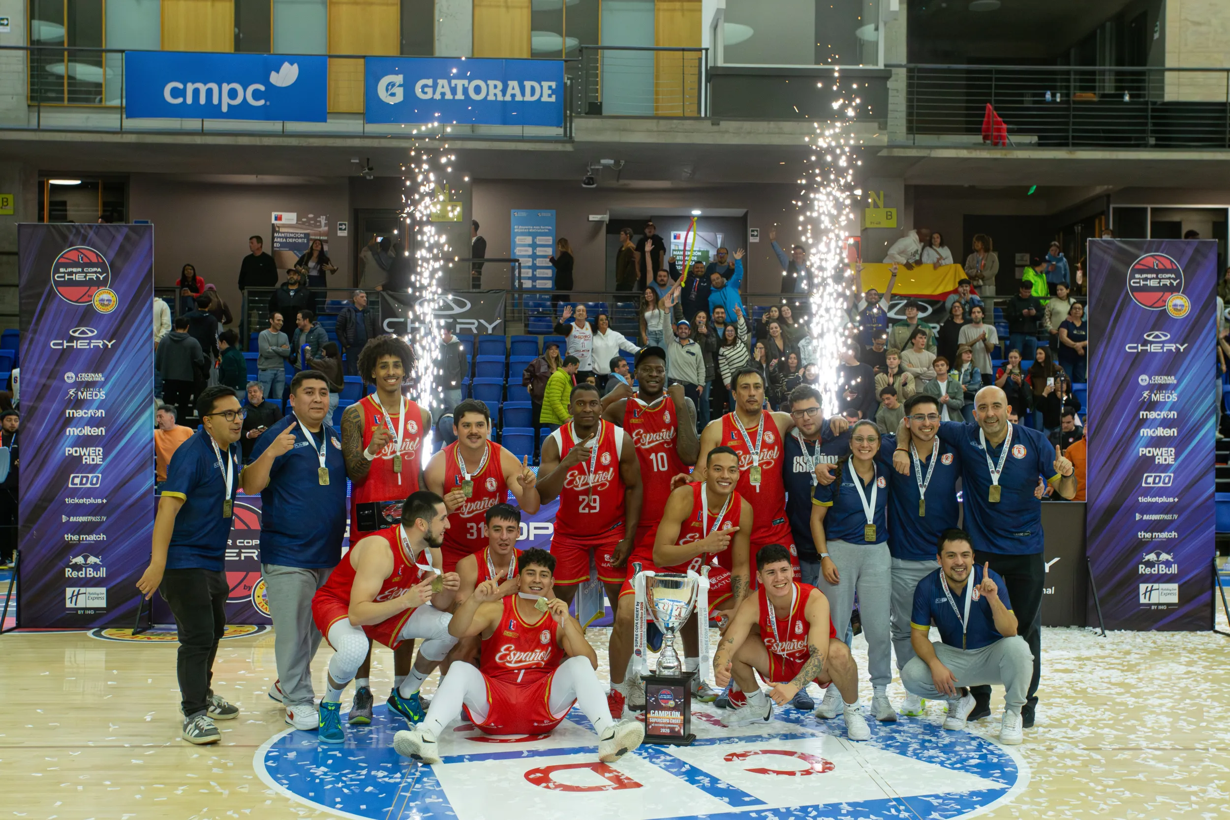 Español de Osorno celebró en el gimnasio de la UC.