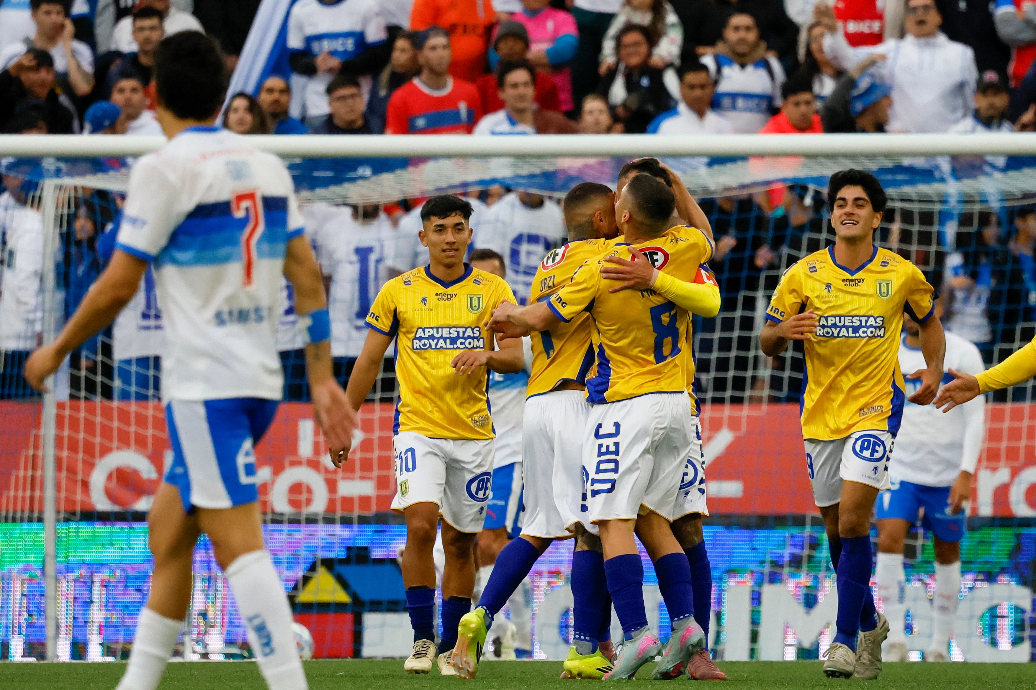 Así festejó el Campanil el gol de Cristhofer Mesías. (Andres Pina/Photosport).