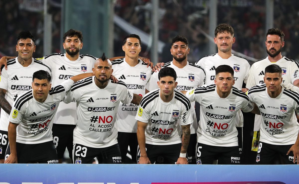 La formación con cambio de esquema y sorpresas en Colo Colo para enfrentar a Deportes Concepción