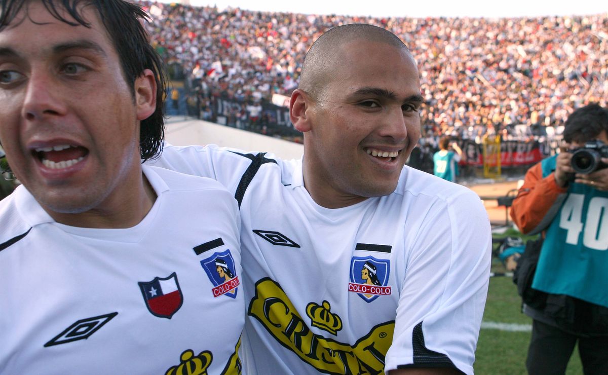 Recordaron sus pasos por Colo Colo: Sanhueza y Chupete Suazo se regalonean tras enfrentarse en Primera B