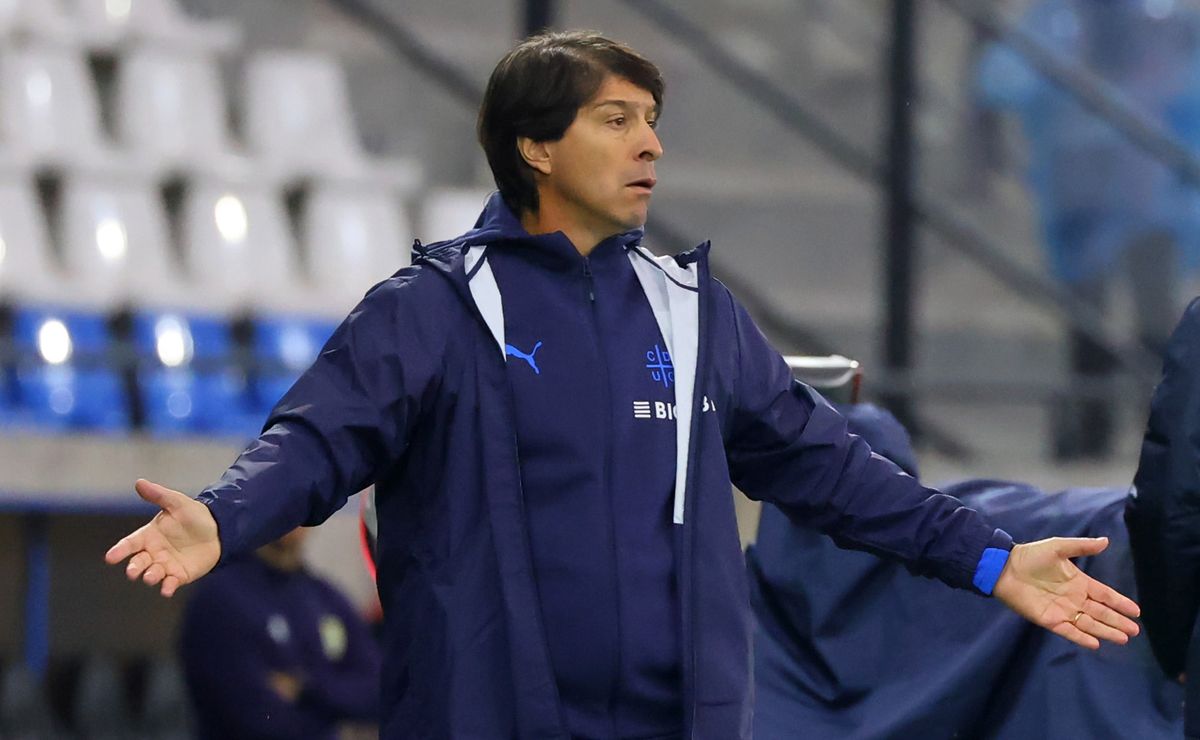 Garnero molesto: DT de la Católica lanza críticas pese a debut con triunfo en Copa de la Liga