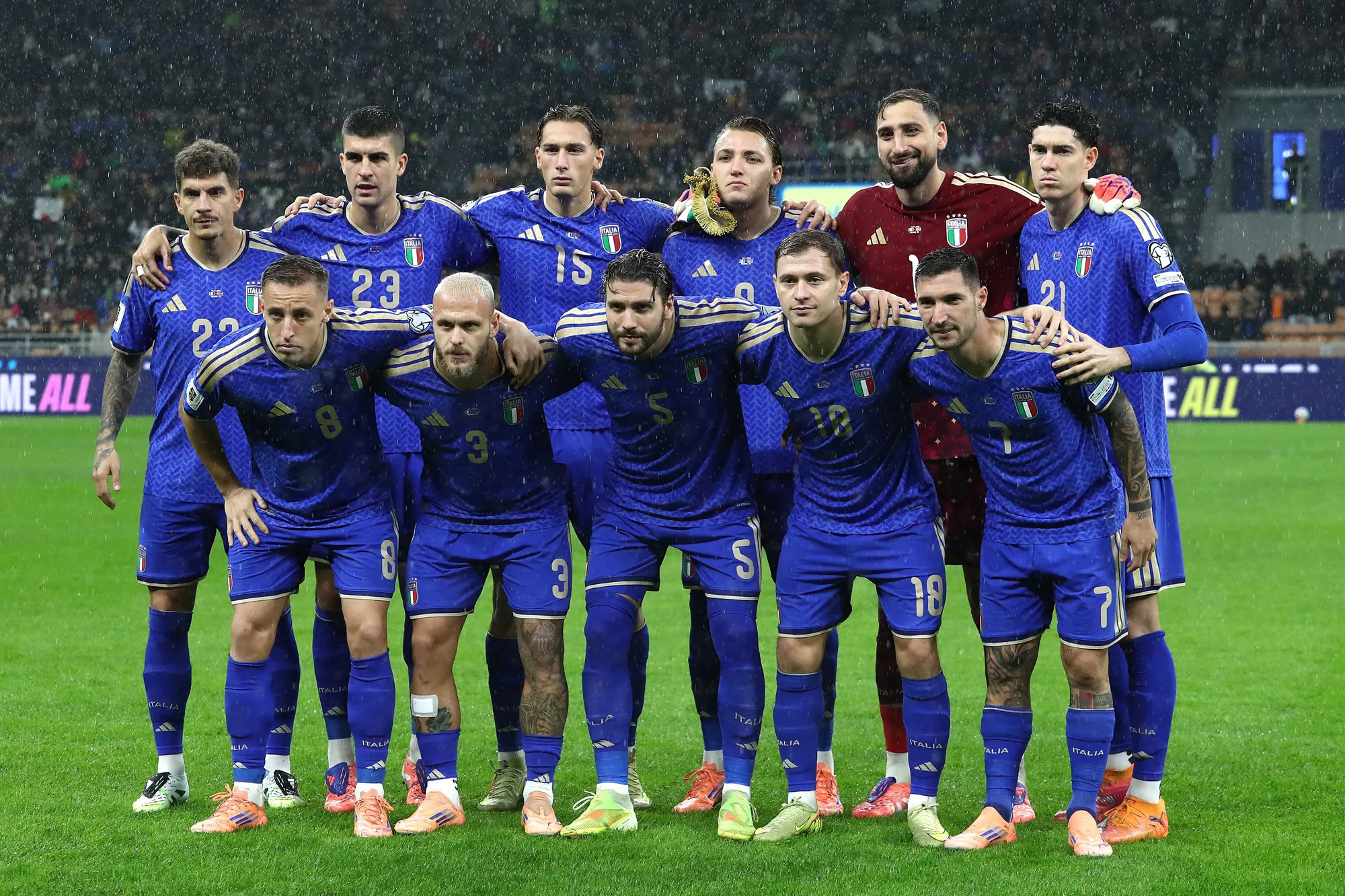 Italia lucha contra la presión de no perderse el tercer Mundial consecutivo y las lesiones para el repechaje europeo.