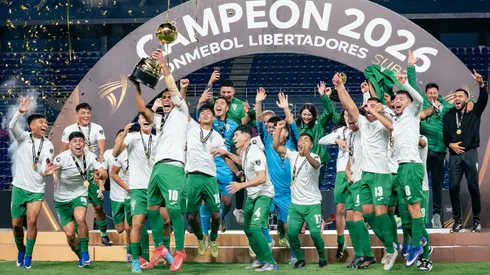 El premio que le dio Conmebol a Wanderers por ganar la Copa Libertadores.