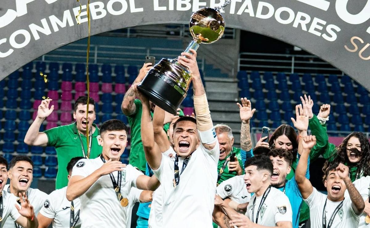 Claudio Bravo le pone tarea a los campeones de la Libertadores con Wanderers: “Espero que…”