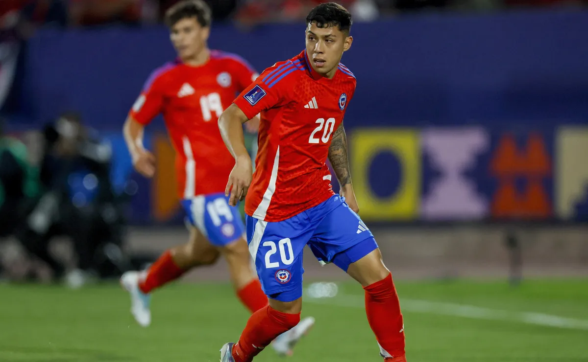 Nominado a La Roja elige mejor lateral del fútbol chileno Nominado a La Roja elige mejor lateral del fútbol chileno