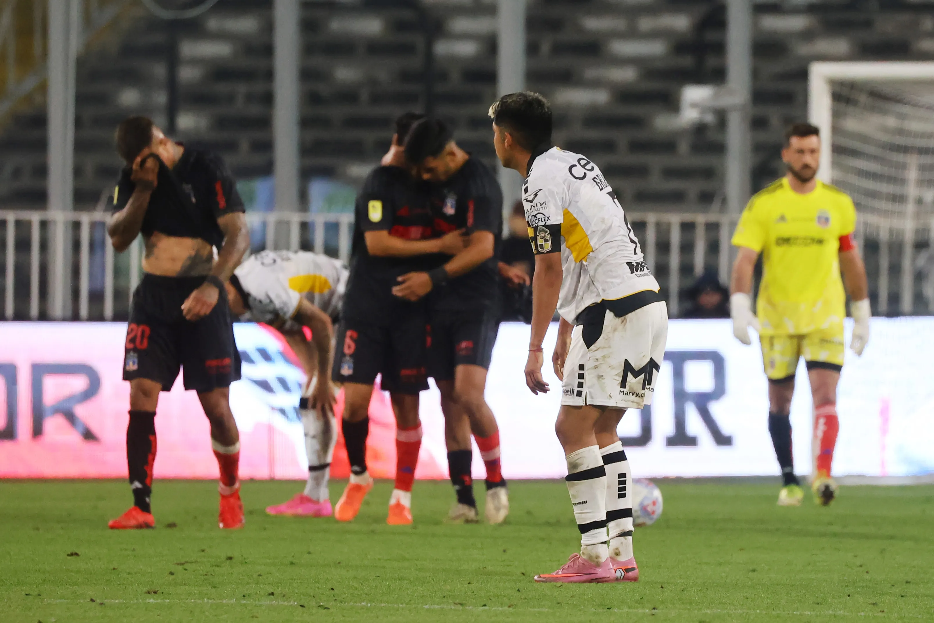Tomás Alarcón usó el blanco en sus medias en el 1-1 entre Colo Colo y Coquimbo Unido. | Foto: Photosport.