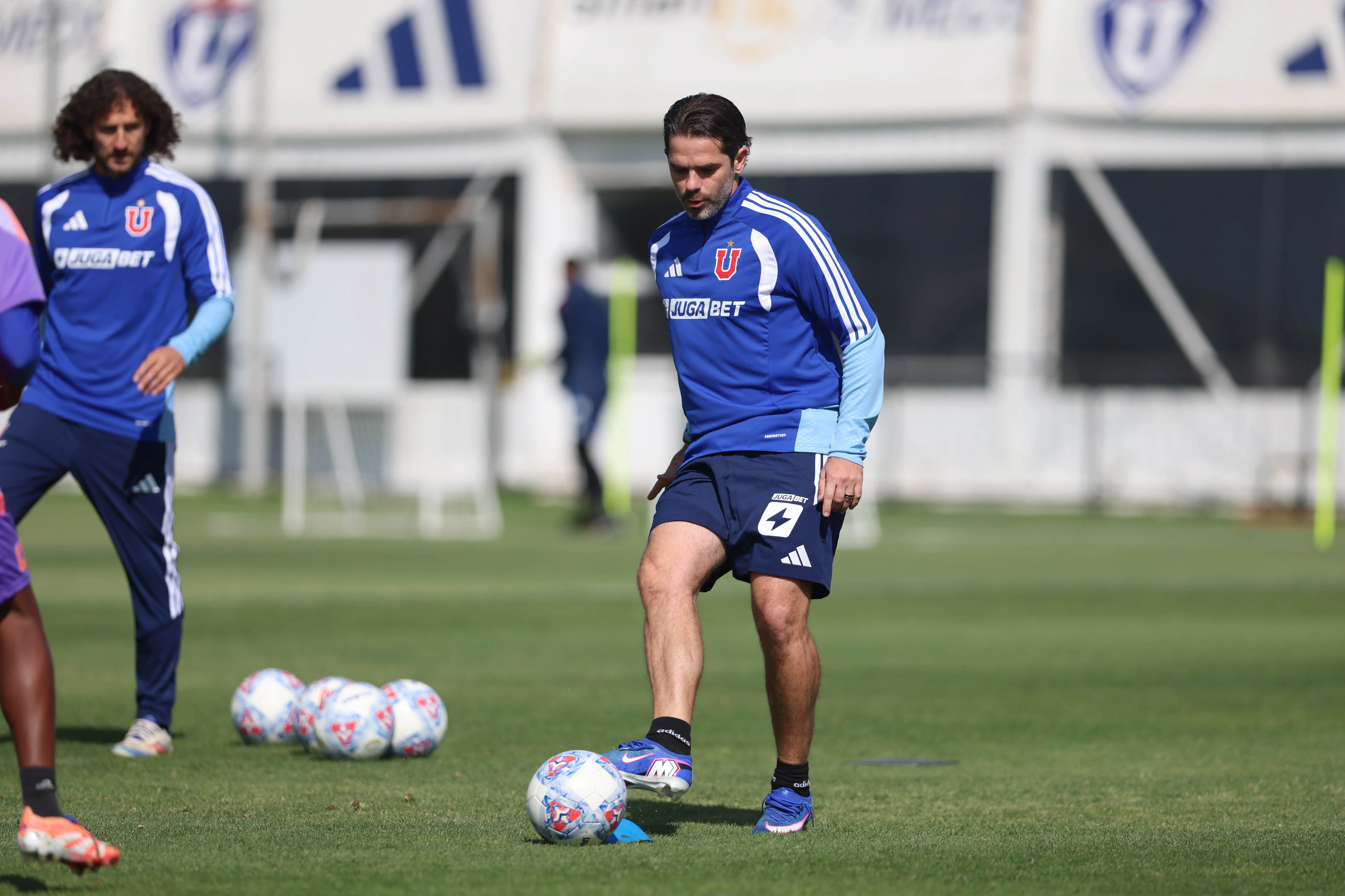 Fernando Gago quiere imponer su estilo en la U. Foto: U de Chile.