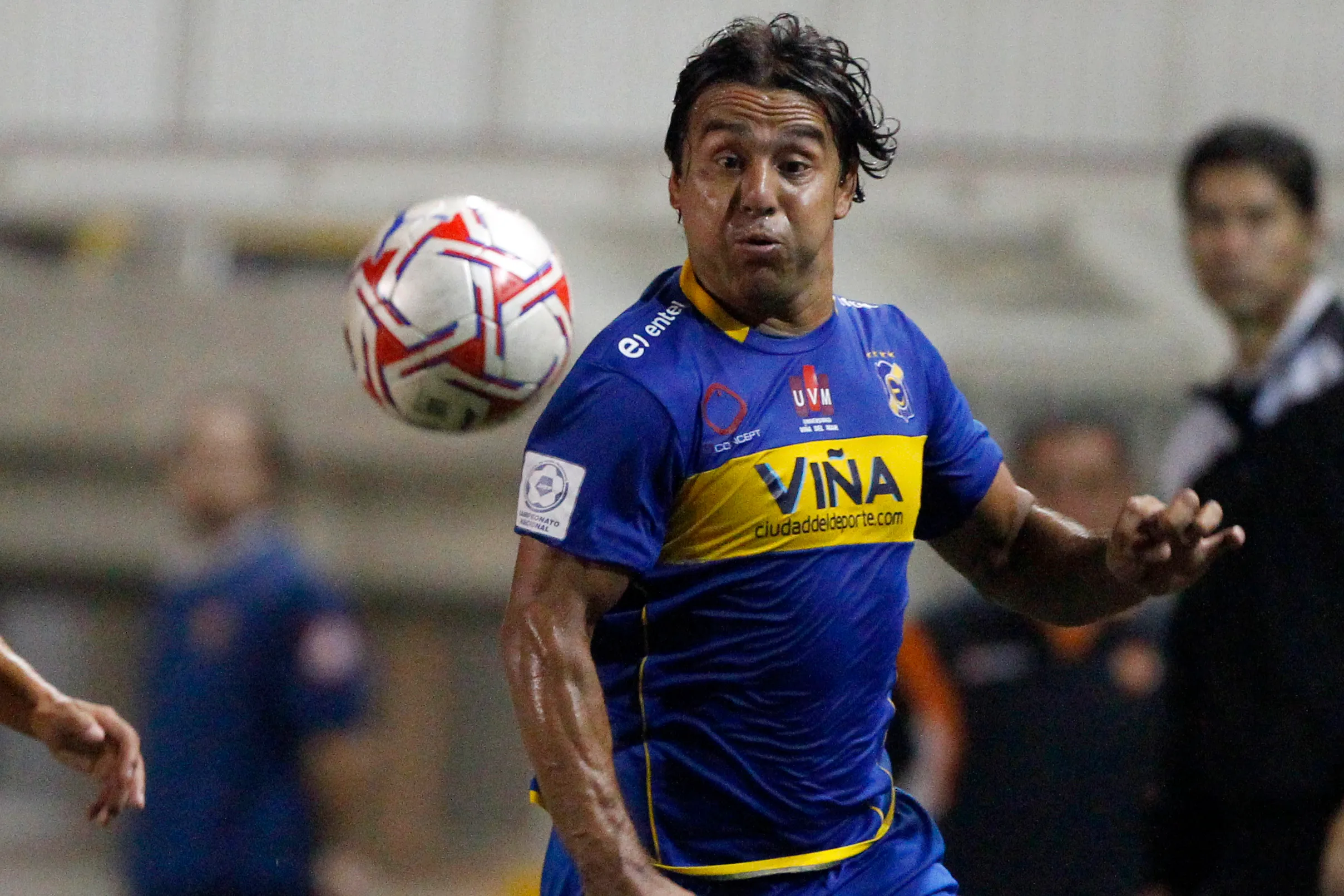 Mario Cáceres jugó en Everton de Viña del Mar. (Andres Pina/Photosport).