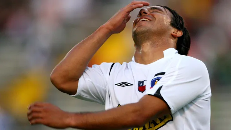 Mario Cáceres en acción por Colo Colo, donde surgió como un delantero muy promisorio y saltó al Sporting Lisboa de Portugal.