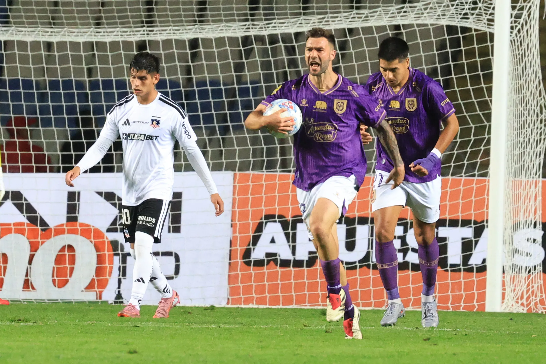 Así celebró Fausto Grillo el descuento del Conce ante Colo Colo. (Eduardo Fortes/Photosport).