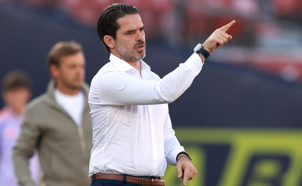 Diego Rivarola critica el debut de Fernando Gago en la U: “Muy extraño”