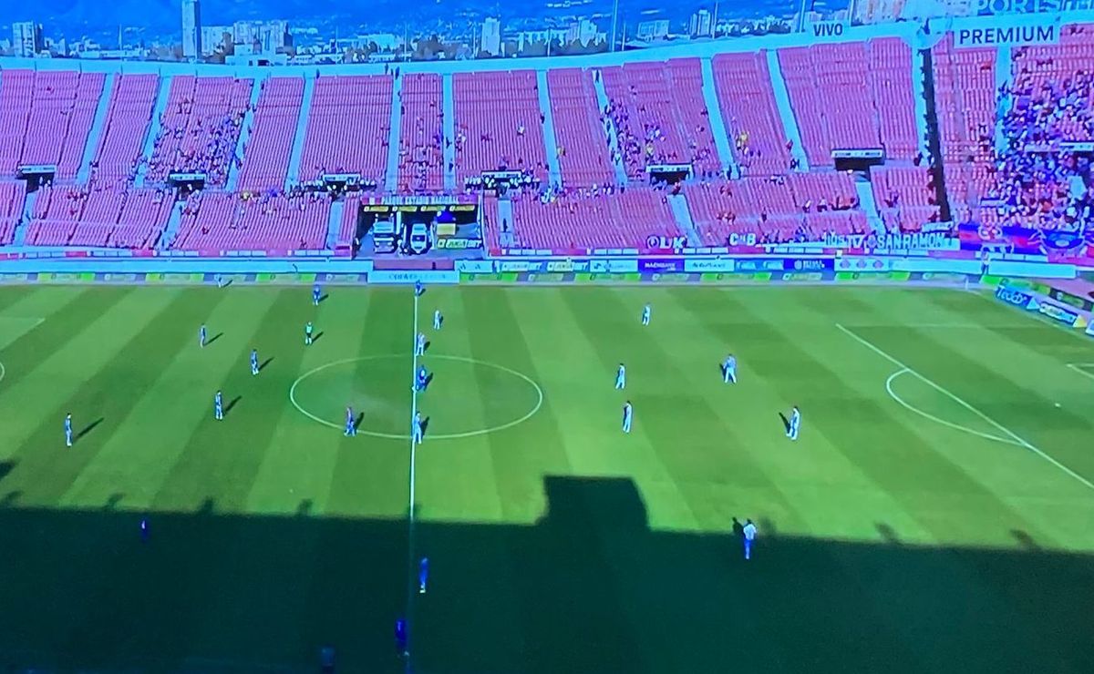 La triste marca que tuvo el debut de Gago en U de Chile: cuarta peor asistencia de público en la década