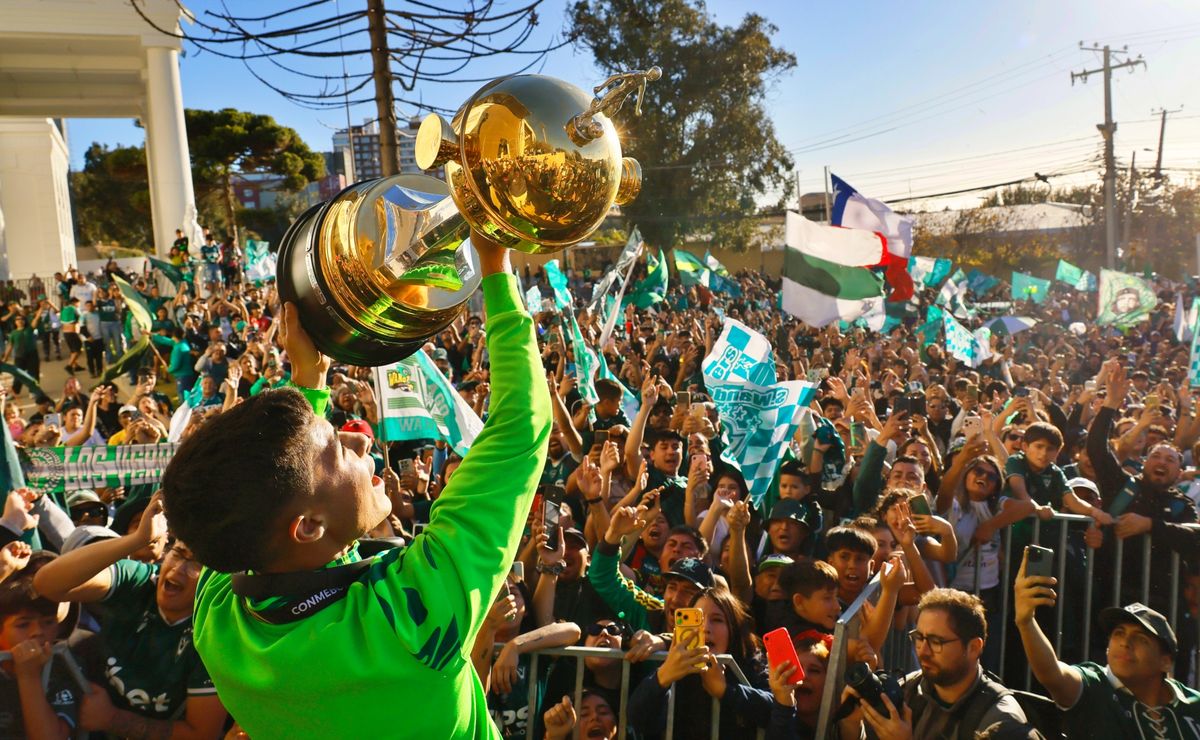 El Puerto no los abandonó: Emotivo recibimiento a Wanderers campeón pese a prohibición