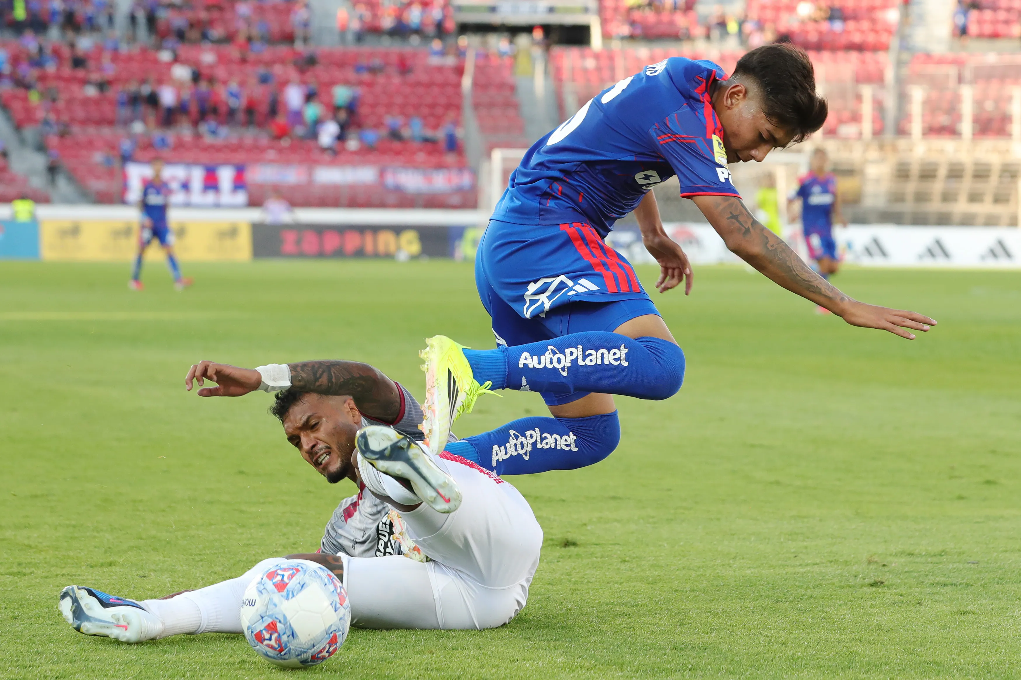 Daniel Gutiérrez en acción ante Universidad de Chile con Unión La Calera. (Felipe Zanca/Photosport).