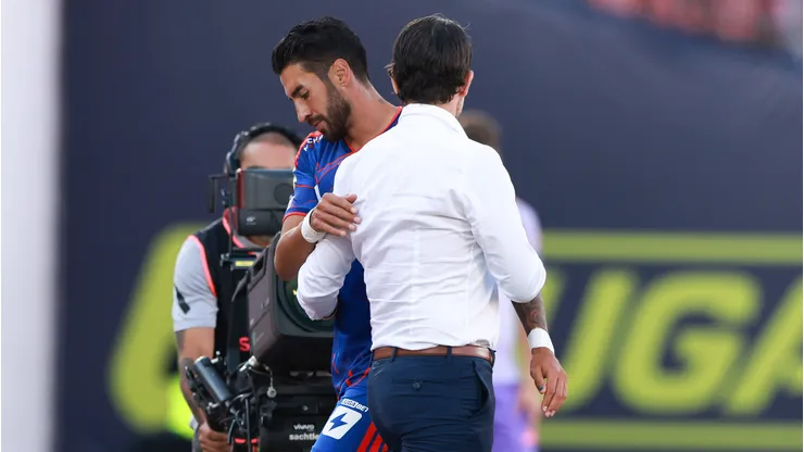 Gago consoló al Gato Lucero tras su temprana salida ante La Calera.