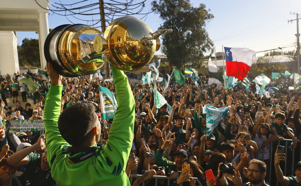 Siguen los festejos: Santiago Wanderers tendrá homenaje en La Moneda