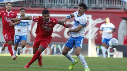 Católica y Ñublense juegan en Chillán.
