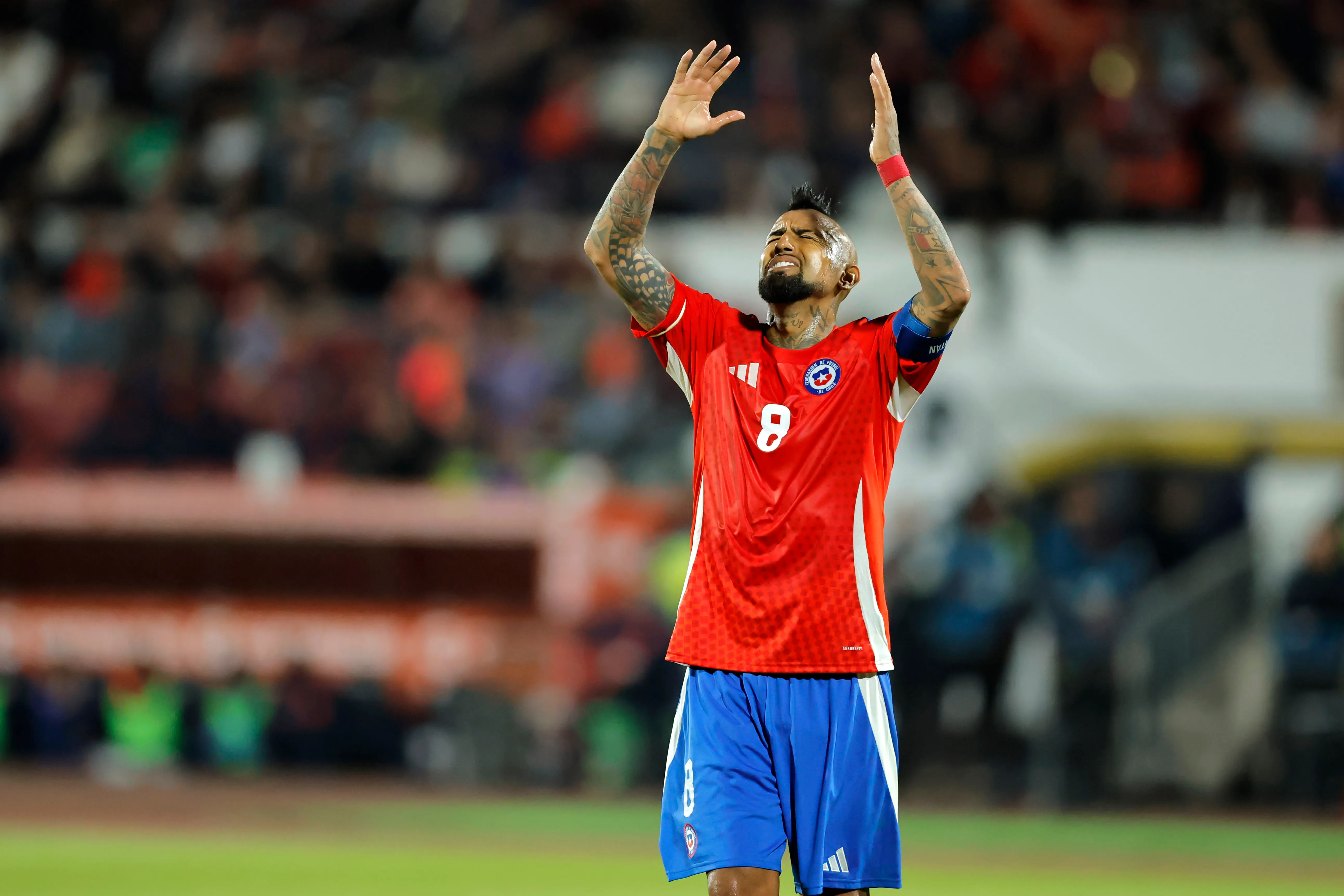 Nicolás Córdova le explicó a Arturo Vidal para que no lo critique más por las nóminas de Chile. Foto: Photosport.
