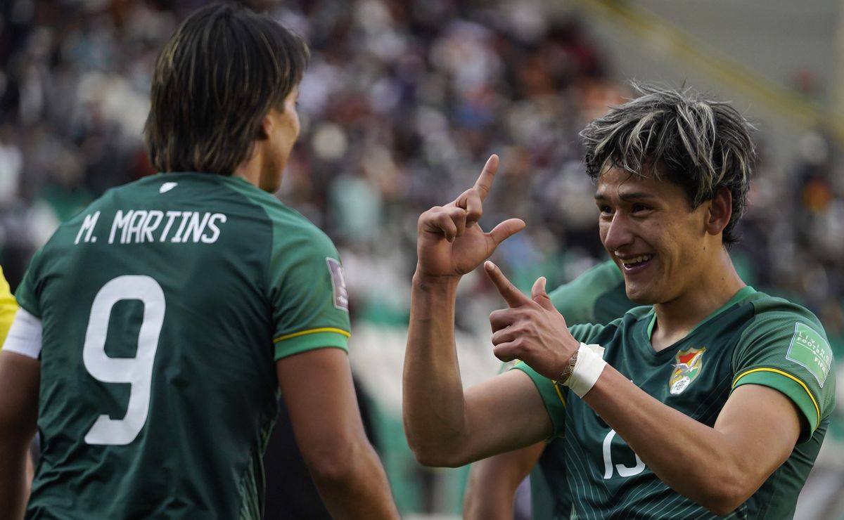 DT de Bolivia toma fuerte decisión antes del repechaje con Surinam: corta a figura y goleador