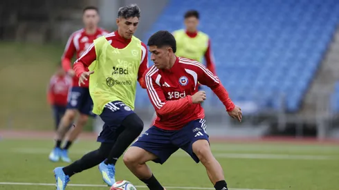 Lautaro Millán (peto amarillo) será titular en Chile.