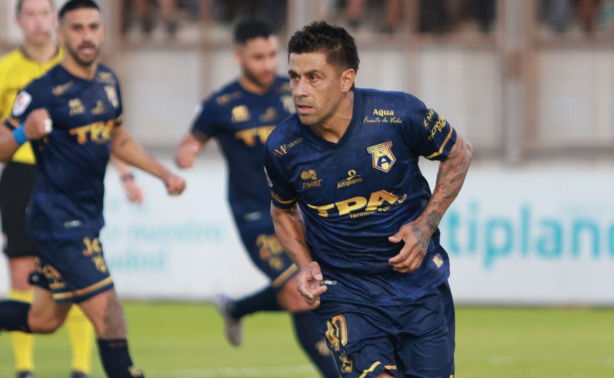 El inesperado “fichaje” de Colo Colo de todos los tiempos que jugó en la U: “Disfrutando”