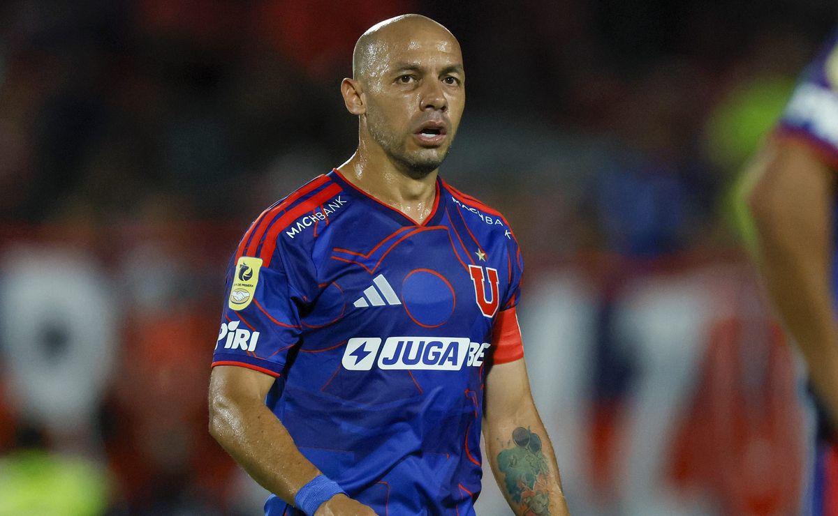 Marcelo Díaz recibe un duro golpe en la U: otra vez descartado y fuera con Fernando Gago