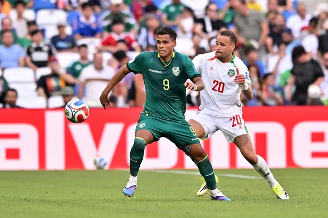 Bolivia derrotó 2-1 a Surinam y clasifica en el repechaje al Mundial 2026.