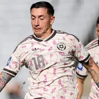 La Roja estrena su nueva camiseta away y una ochentera tricota de arquero