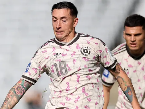 La Roja estrena su nueva camiseta away y una ochentera tricota de arquero